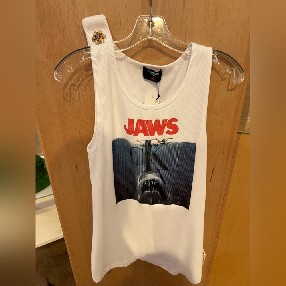 $590 Jaws Ribbed tee With Bejeweled Brooch